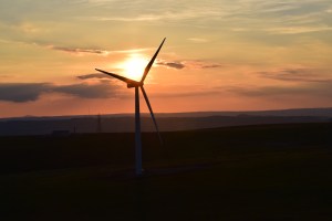 Machlud haul - ond symbol o wawr newydd i ynni adnewyddol