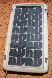 Y panel haul gan BP Solar yn ein gardd yn Nhreforys - cyn iddynt gefni ar ynni adnewyddol